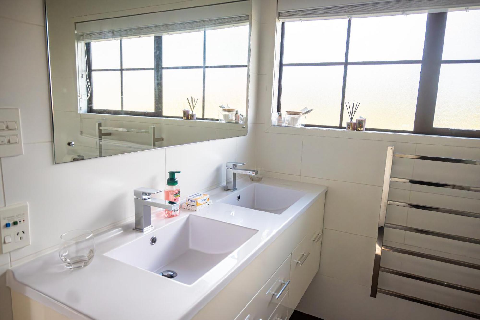 Villa With Pool In Browns Bay Auckland Extérieur photo
